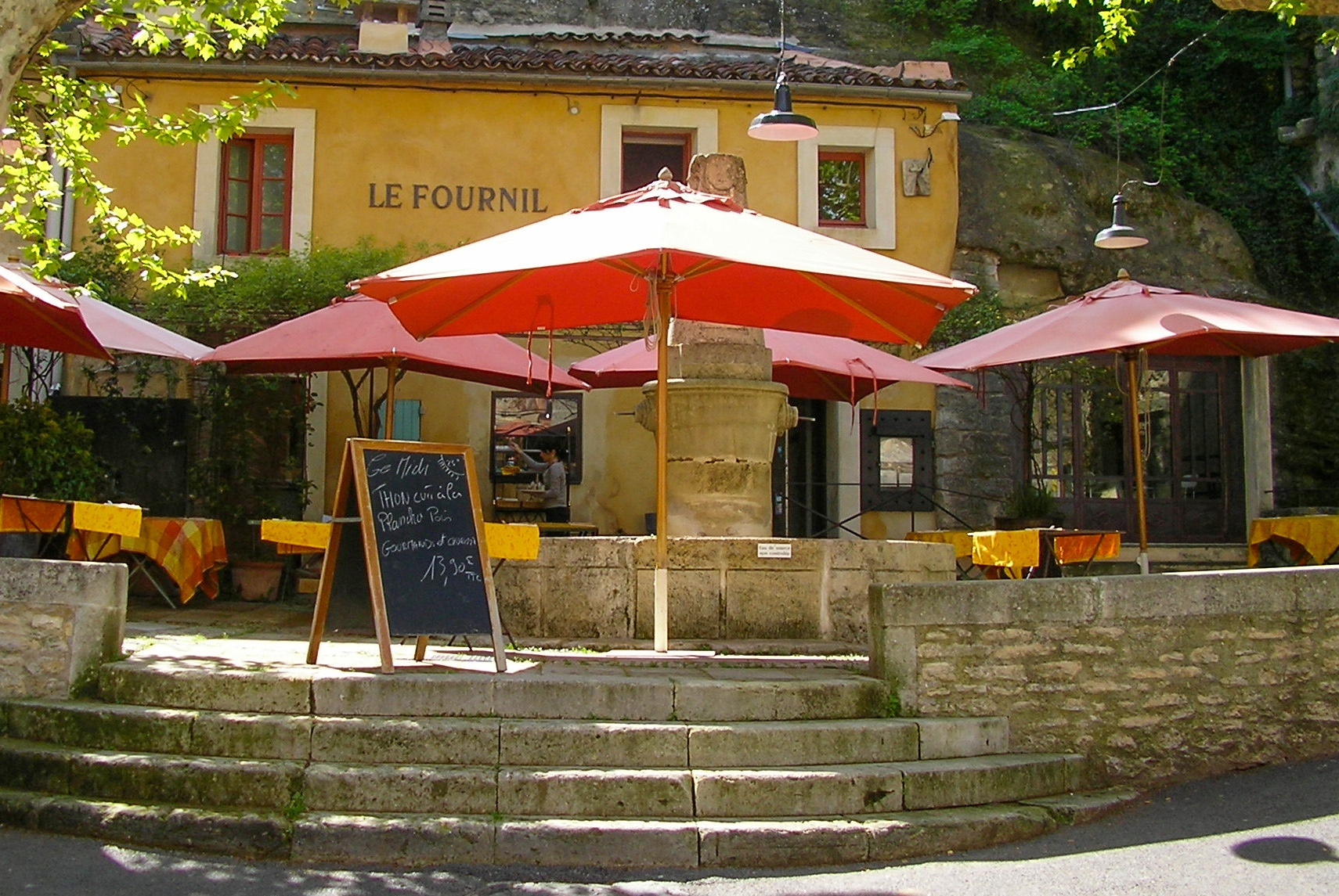 Le Fournil Bonnieux © Pmk58 - licence [CC BY-SA 4.0] from Wikimedia Commons