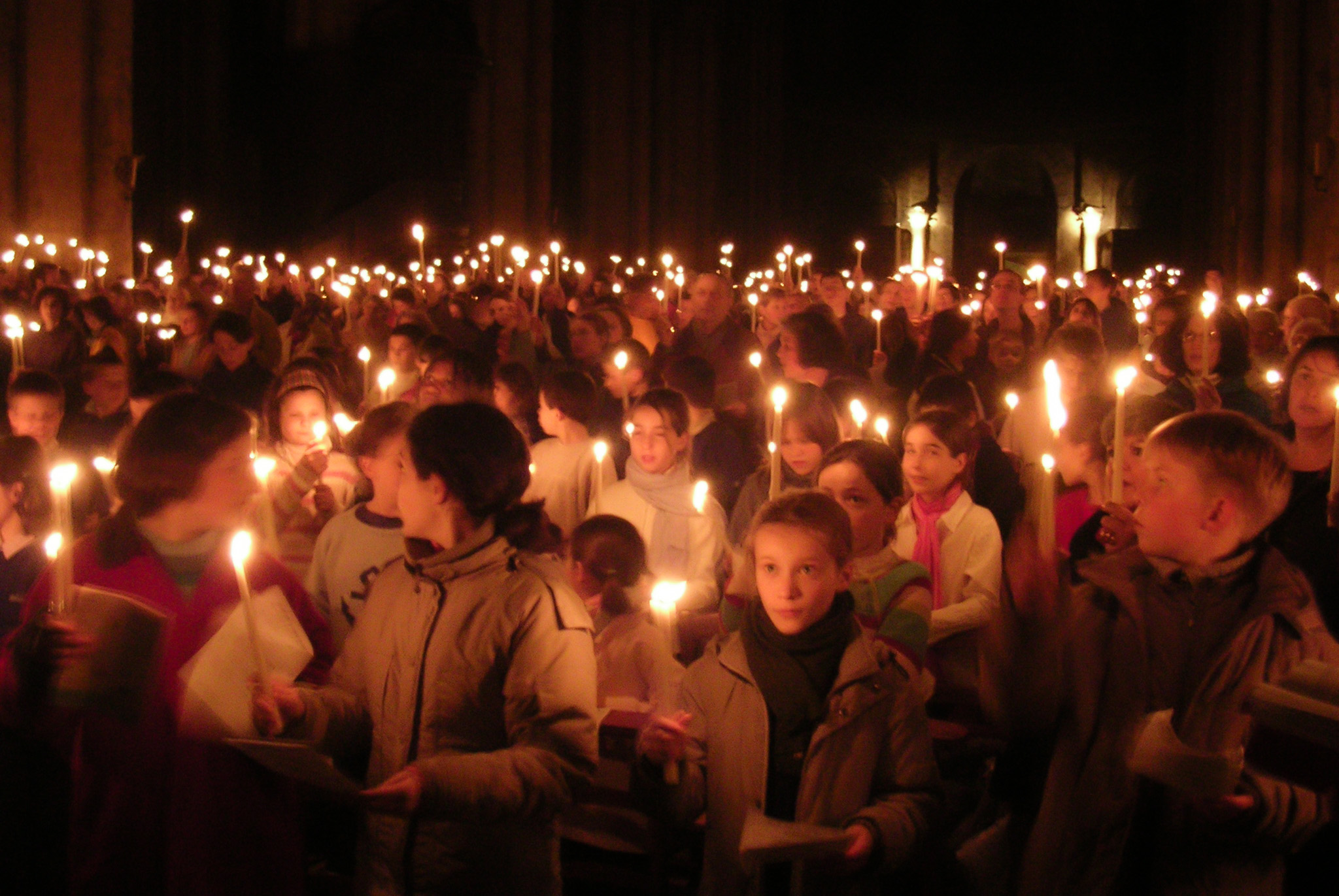 Easter Vigil in Chartres © Laurent Jerry - licence [CC BY-SA 4.0] from Wikimedia Commons