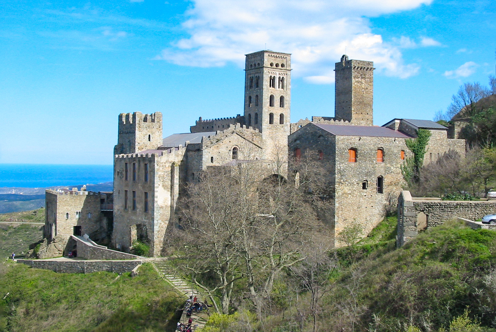 Sant Pere de Rodes © Gabriele Delhey - licence [CC BY-SA 2.0] from Wikimedia Commons