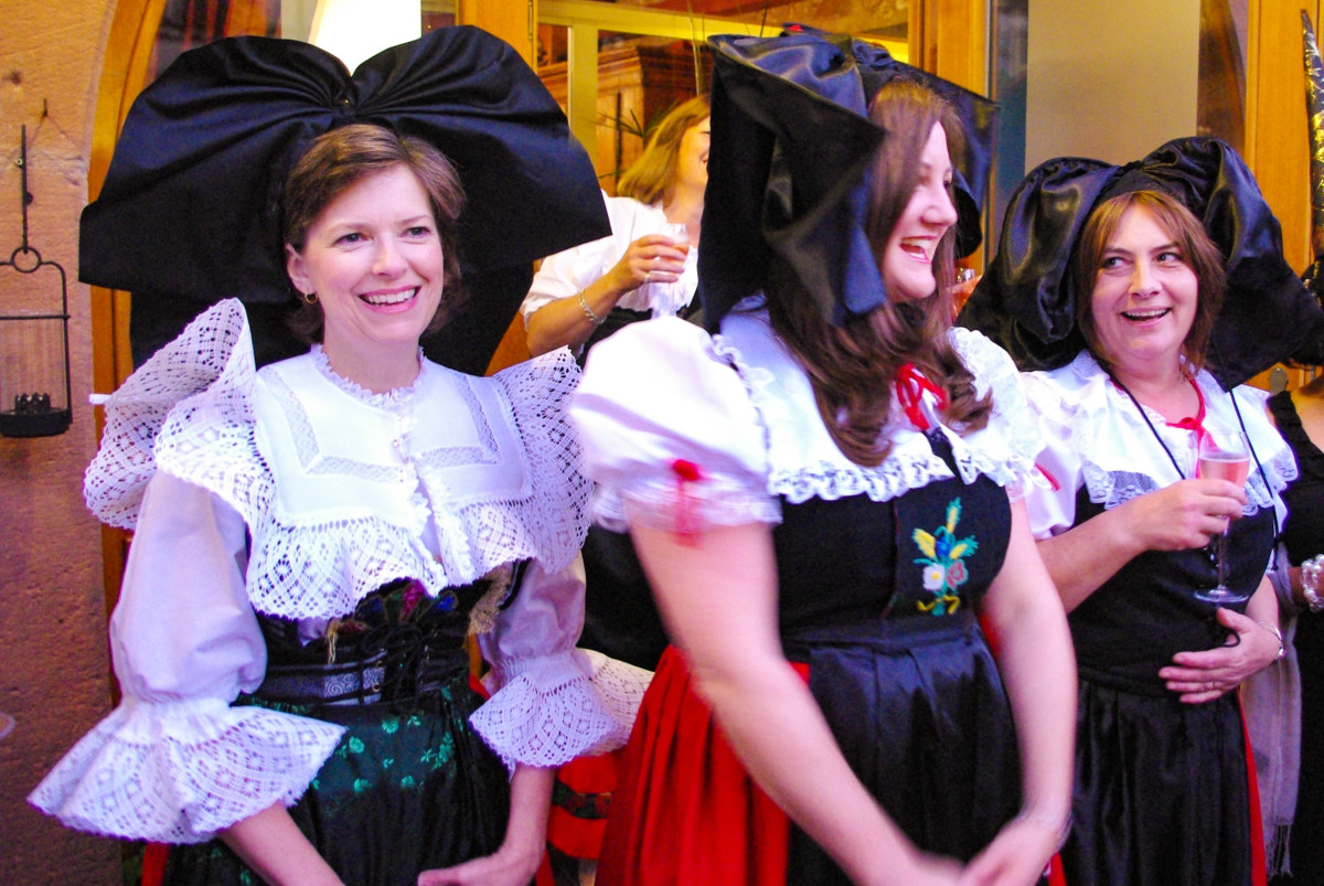 Colours of Alsace - Alsatian costume in Kaysersberg © French Moments