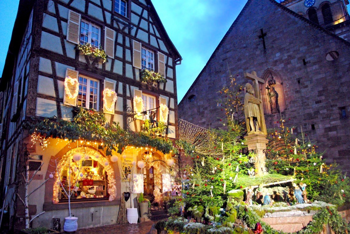 Place de l'église à Noël, Kaysersberg © French Moments