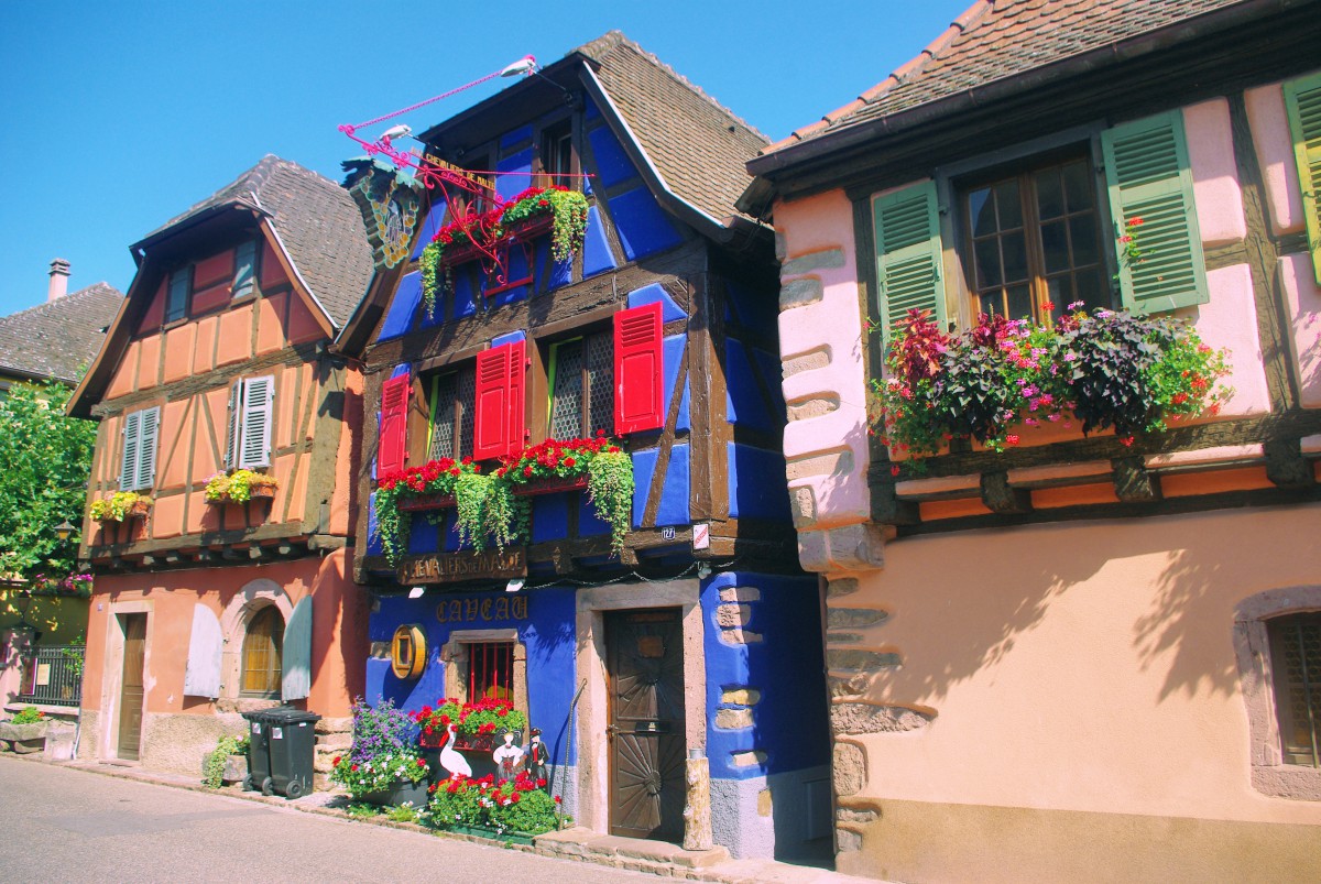 Colourful half-timbered houses in Niedermorschwihr © French Moments
