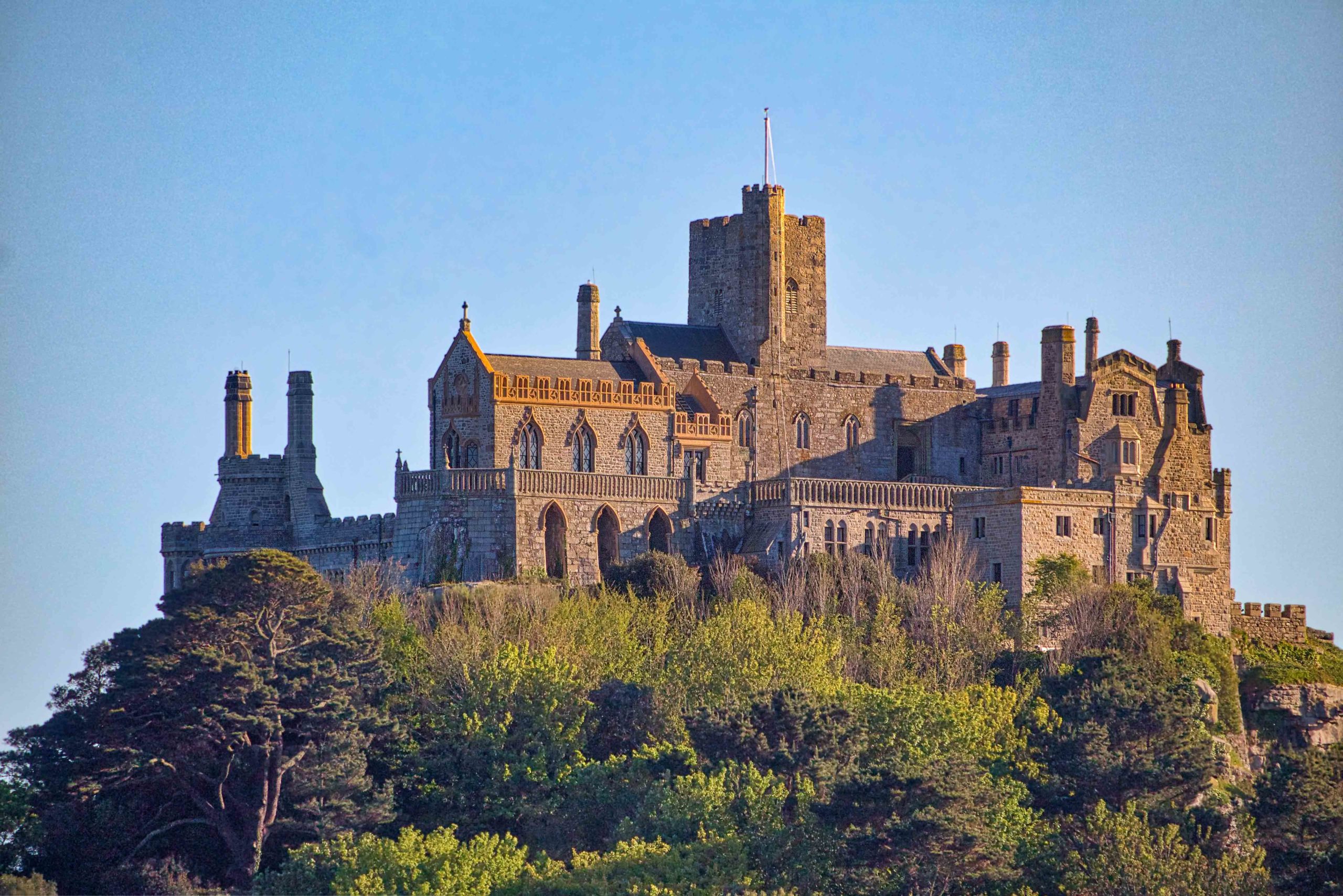 St Michael's Mount Castle © Marktee1 - licence [CC BY-SA 4.0] from Wikimedia Commons