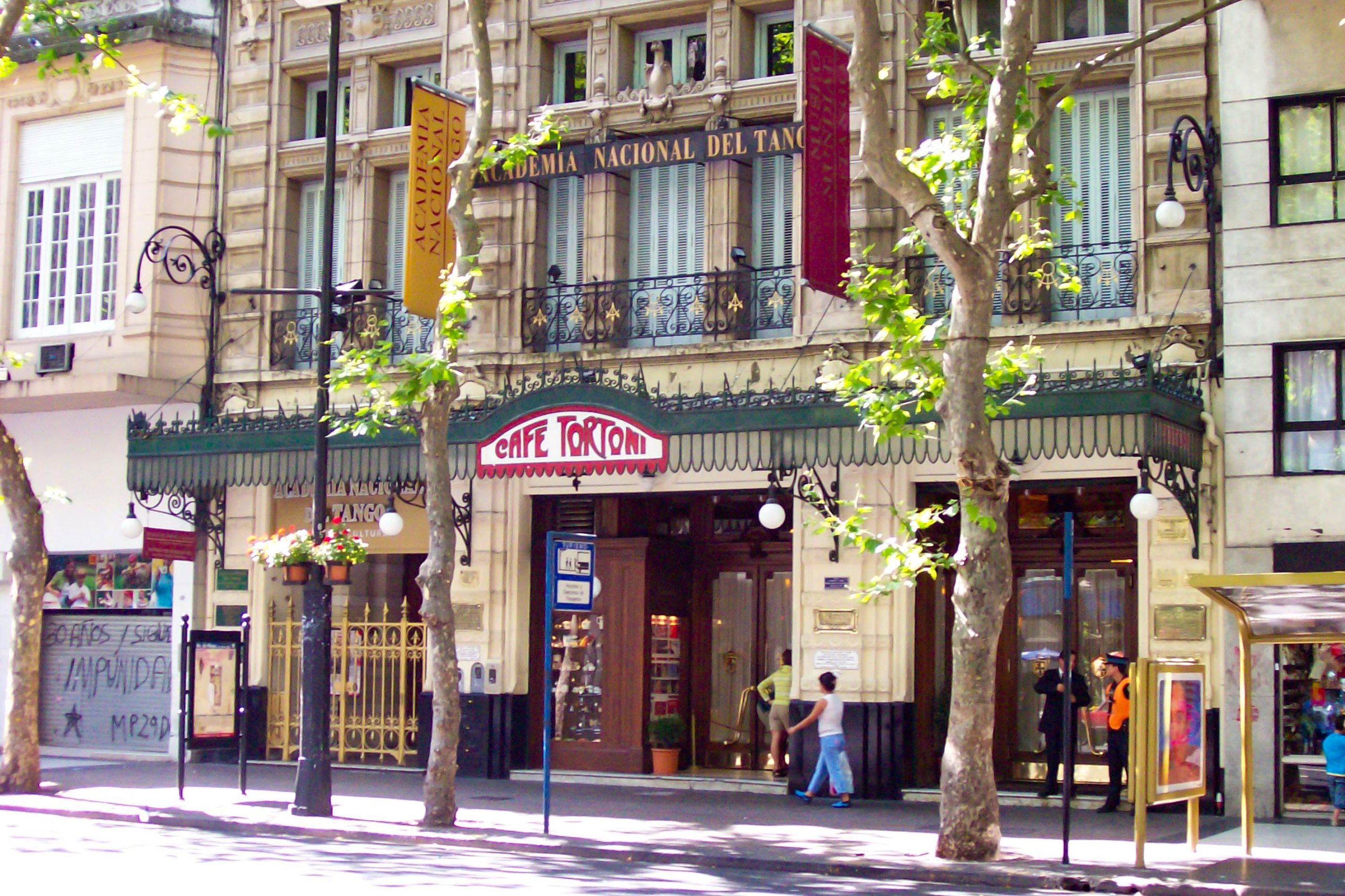 Café Tortoni in Avenida de Mayo © Roberto Fiadone - licence [CC BY-SA 3.0] from Wikimedia Commons