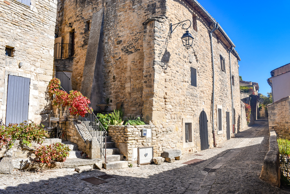 Morning Walks in Bonnieux, Luberon © French Moments