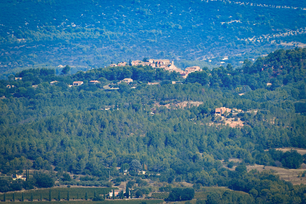 Roussillon from Bonnieux © French Moments