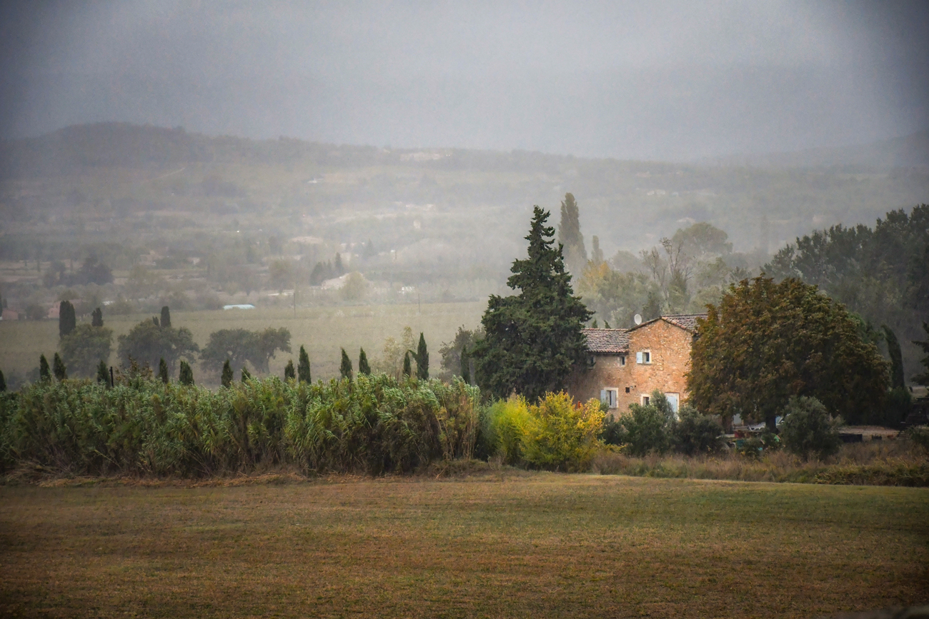 Provence in the rain - the countryside of Bonnieux © French Moments