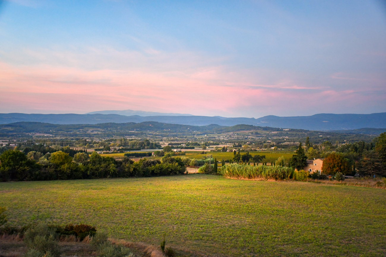 Bonnieux countryside © French Moments