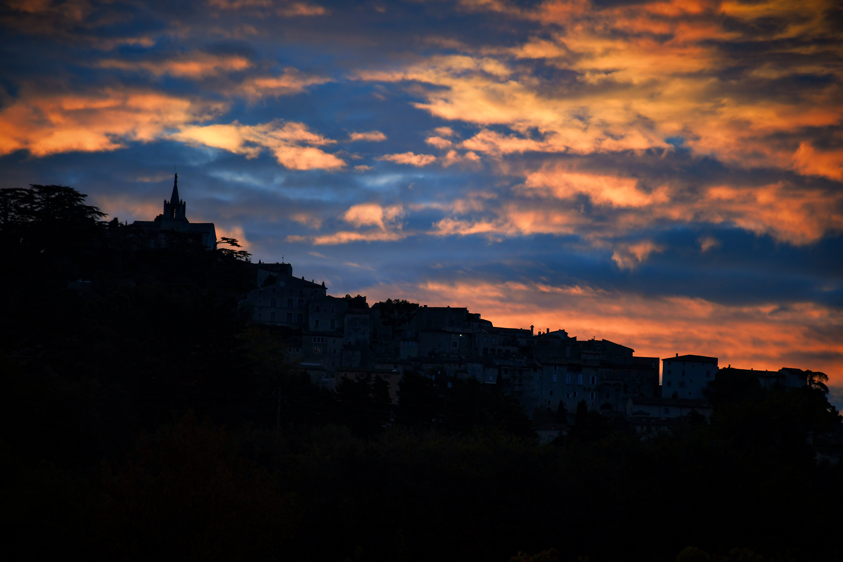 Sunrise in Bonnieux © French Moments