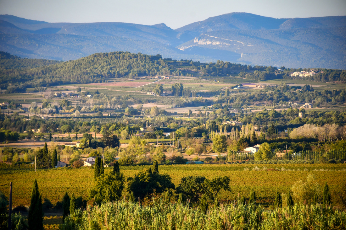 Around Bonnieux, one of the most beautiful Luberon Sites © French Moments
