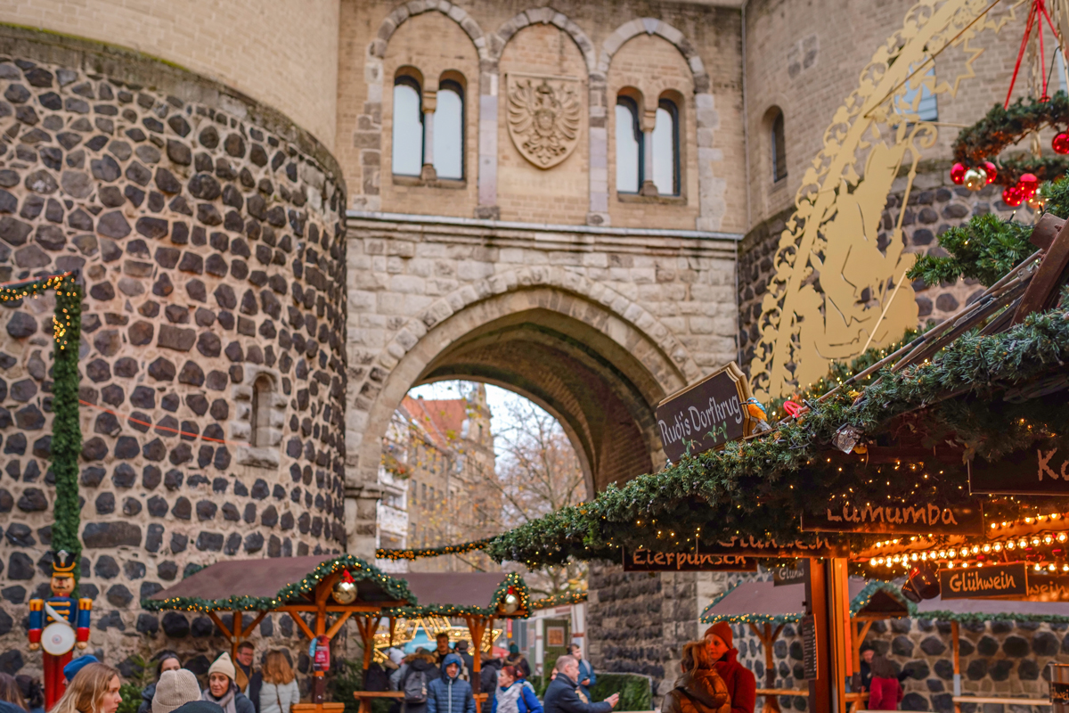 Rudolfplatz Christmas Market in Cologne. Source: Depositphotos.com