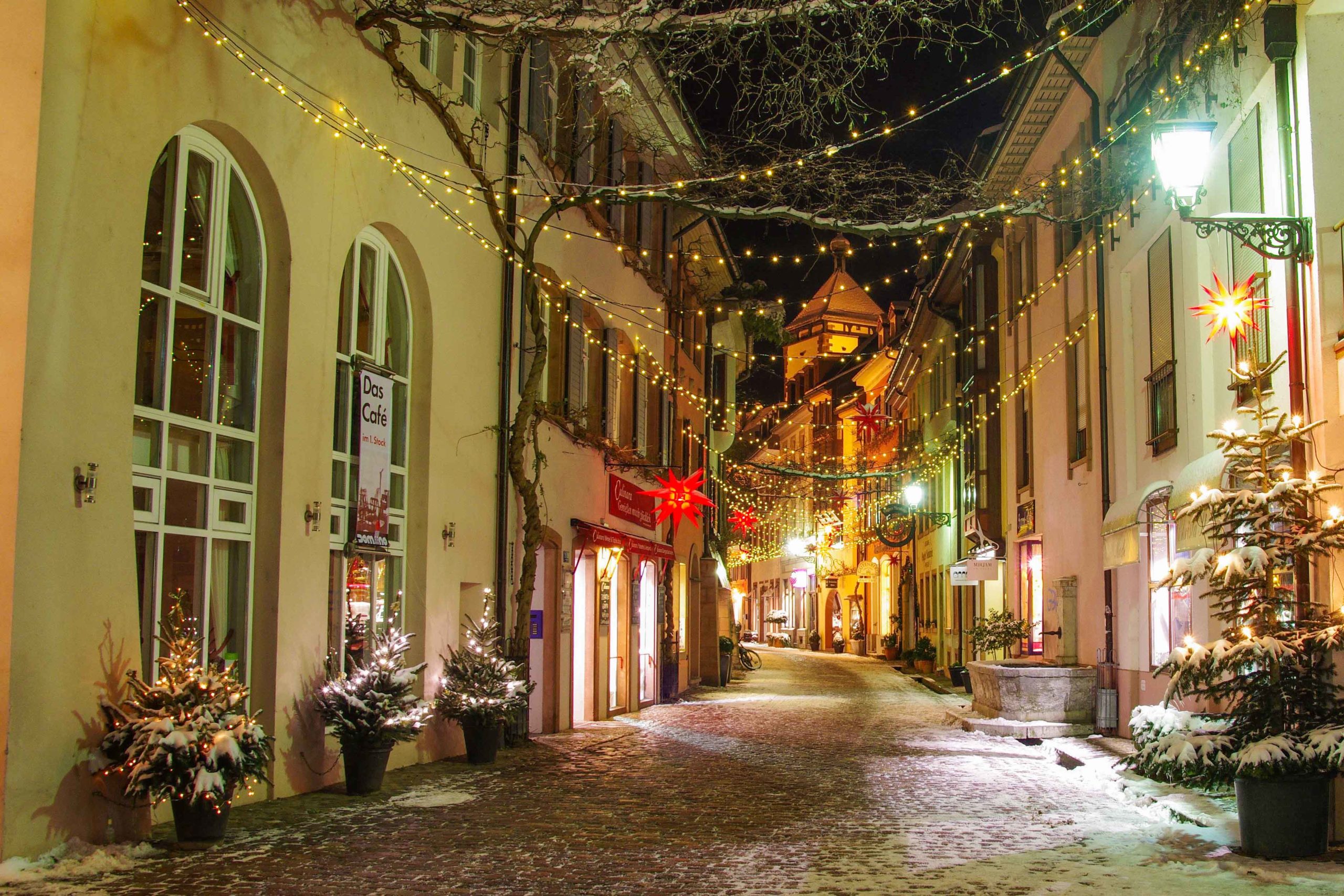 Freiburg Christmas Market - Konviktstraße © joergens.mi - licence [CC BY-SA 3.0] from Wikimedia Commons