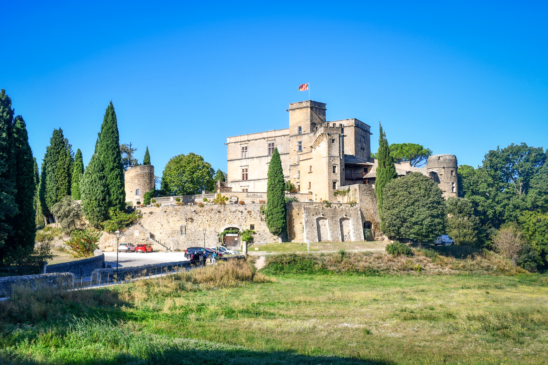 Castle of Lourmarin © French Moments