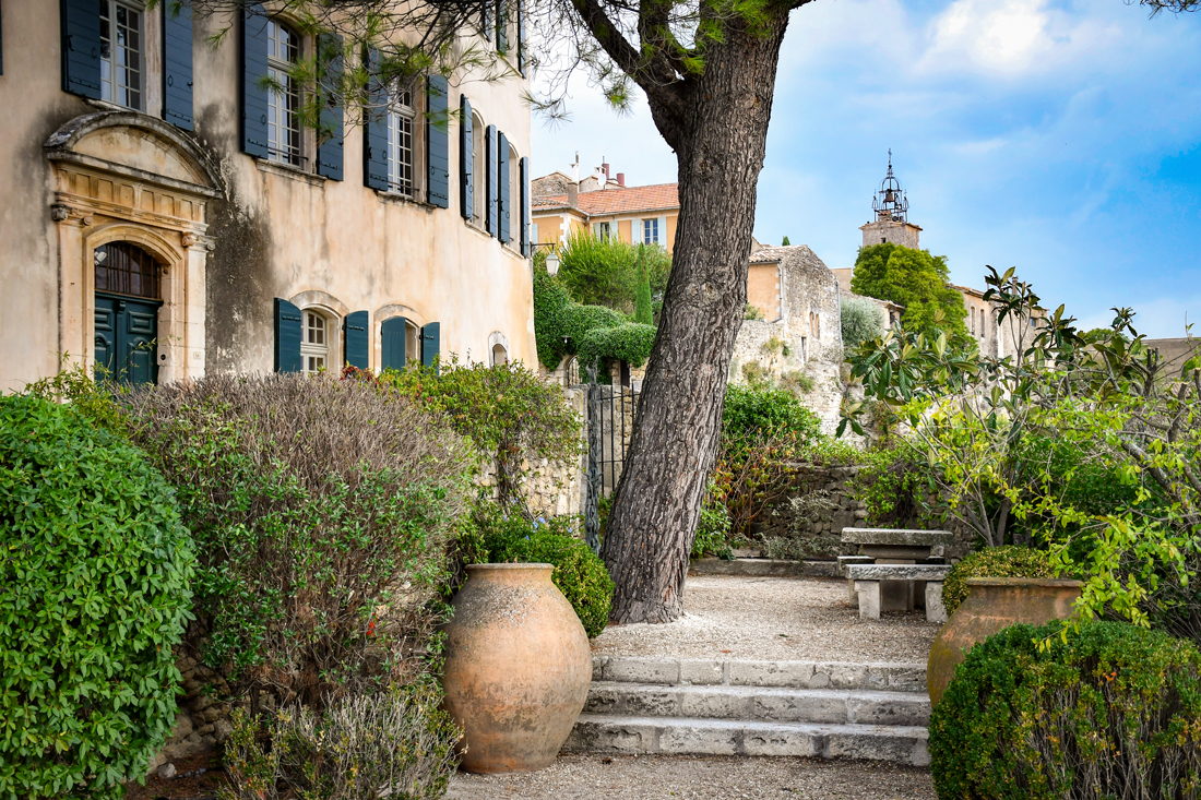 Ménerbes - Provence under the clouds © French Moments