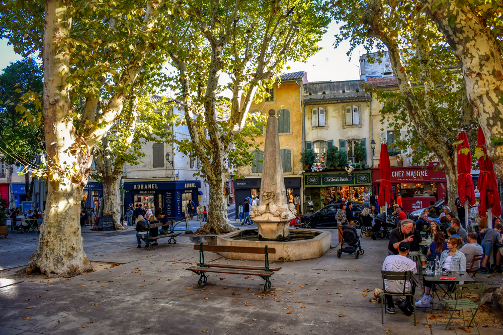 Country Towns in Provence: Saint-Rémy-de-Provence © French Moments