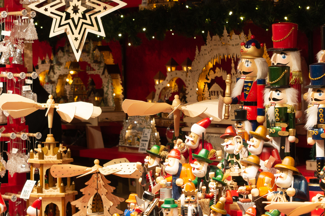 A Christmas decoration stall. Source: Depositphotos.com