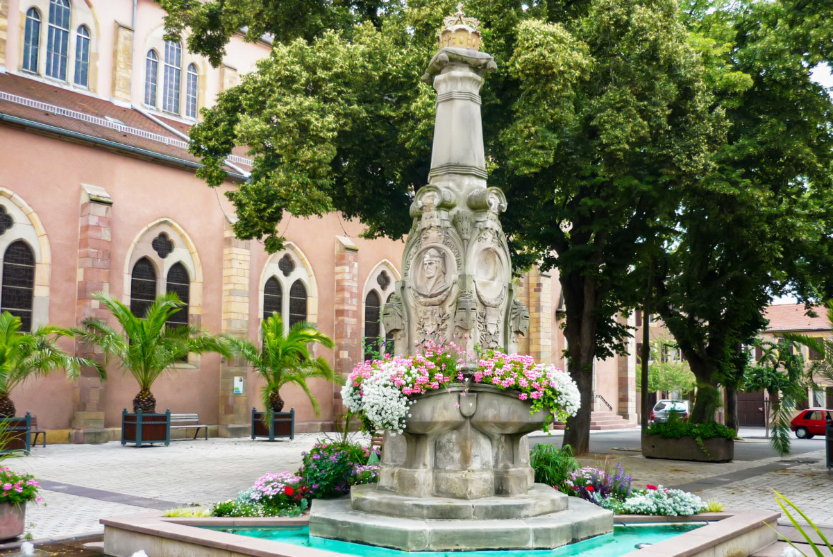Fontaine Rodolphe de Habsbourg en Alsace (Ensisheim) © French Moments