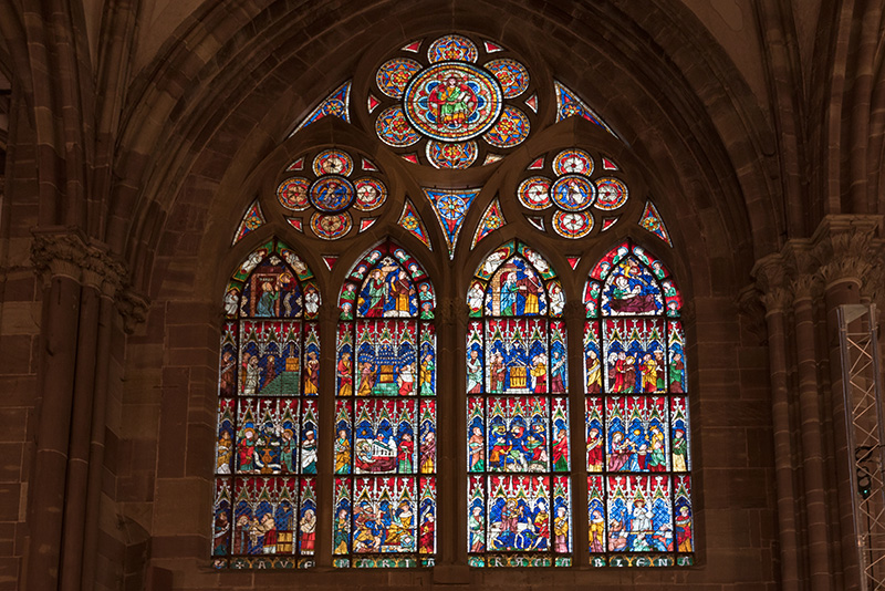 Stained-glass window in Strasbourg Cathedral © Tilman2007 licence [CC BY-SA 4.0 from Wikimedia Commons]