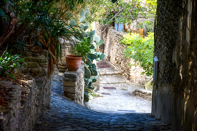 Calade of Fontaine-de-Vaucluse © French Moments