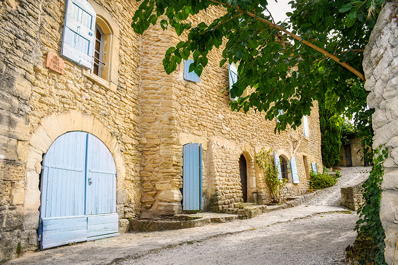 Rue Pavé d'Amour, Gordes © French Moments