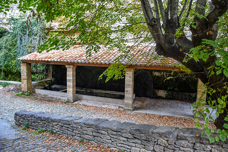 Vieux-Lavoir, Wash-house in Gordes © French Moments