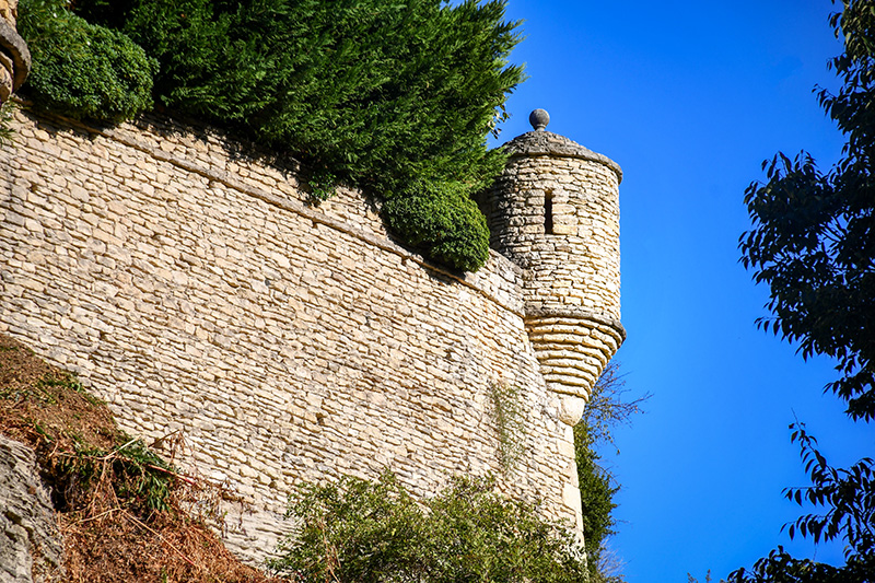 Angle turret, Fontaine Basse District © French Moments