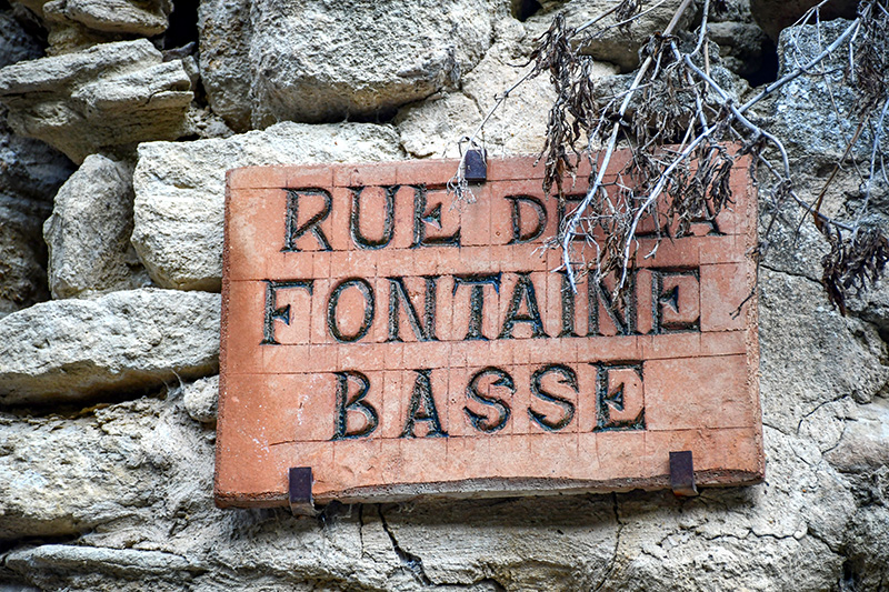Rue de la Fontaine Basse, Gordes © French Moments