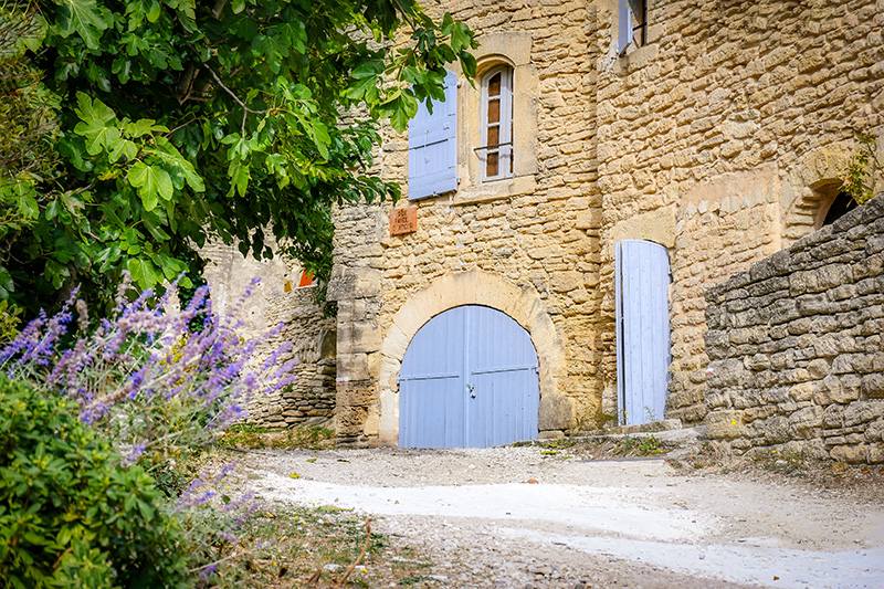 Rue Pavé d'Amour, Gordes © French Moments