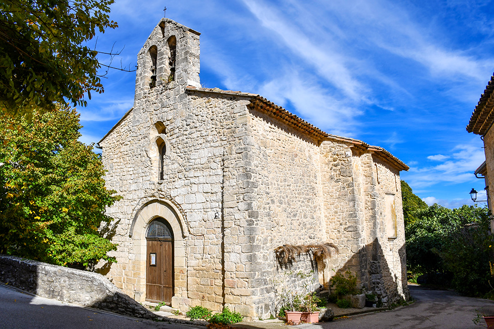 Church of Castellet-en-Luberon © French Moments