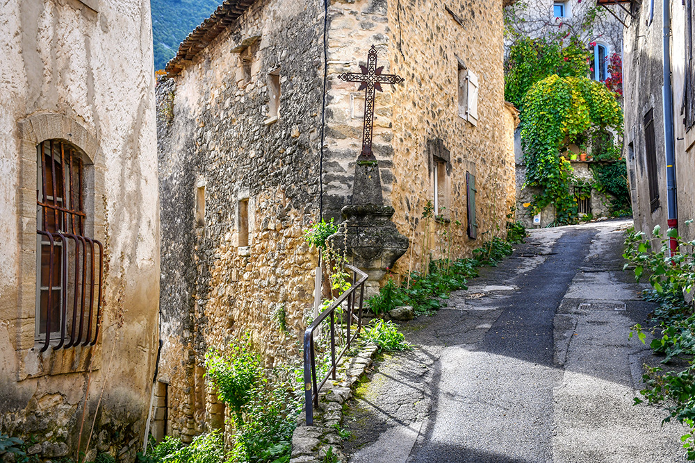 Castellet-en-Luberon © French Moments
