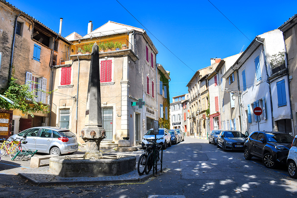 Place Maurice Taron in Cucuron © French Moments