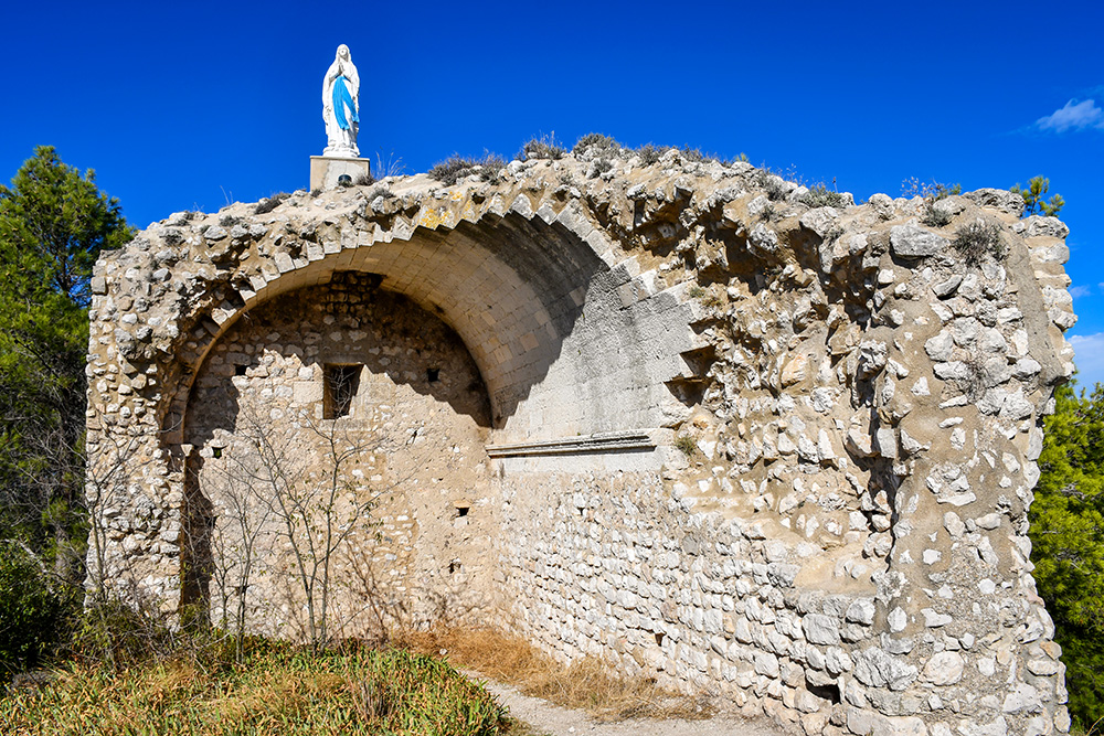 Castle of Eygalières © French Moments