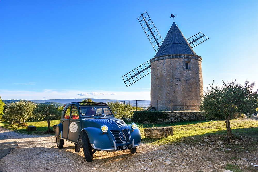 Provence in a 2CV © French Moments