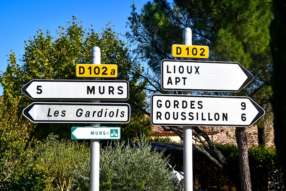 Directions from Joucas © French Moments