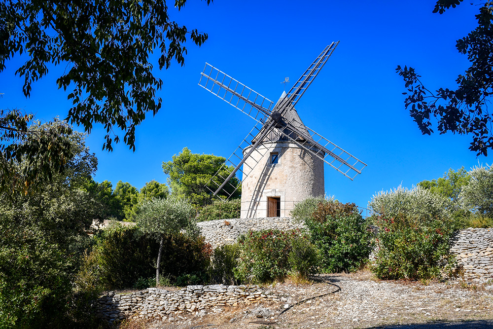 Joucas Windmill © French Moments