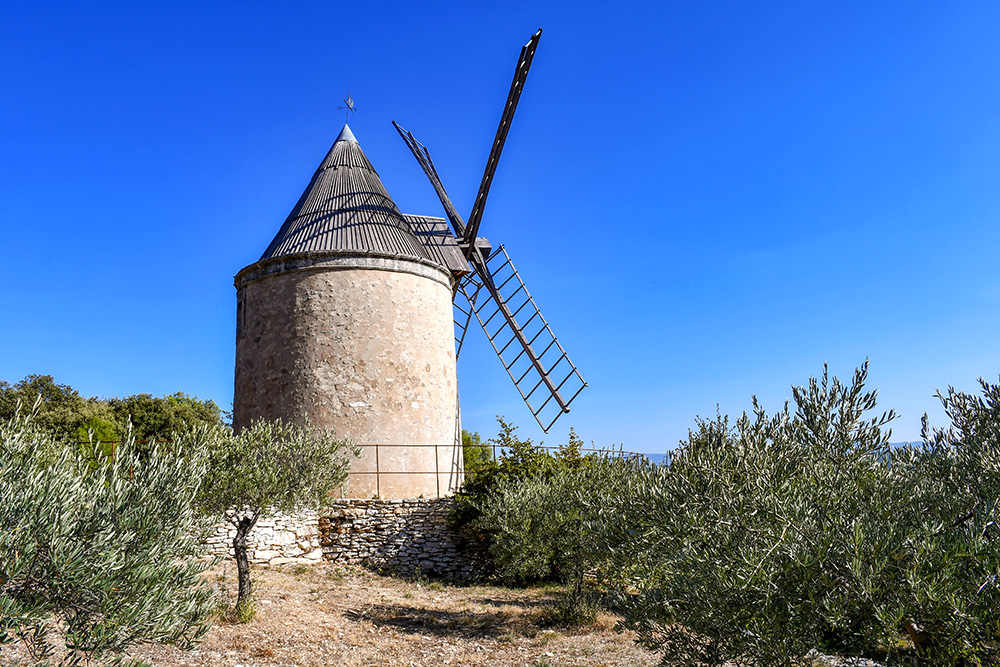 Joucas Windmill © French Moments