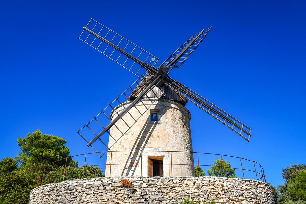 Joucas Windmill © French Moments