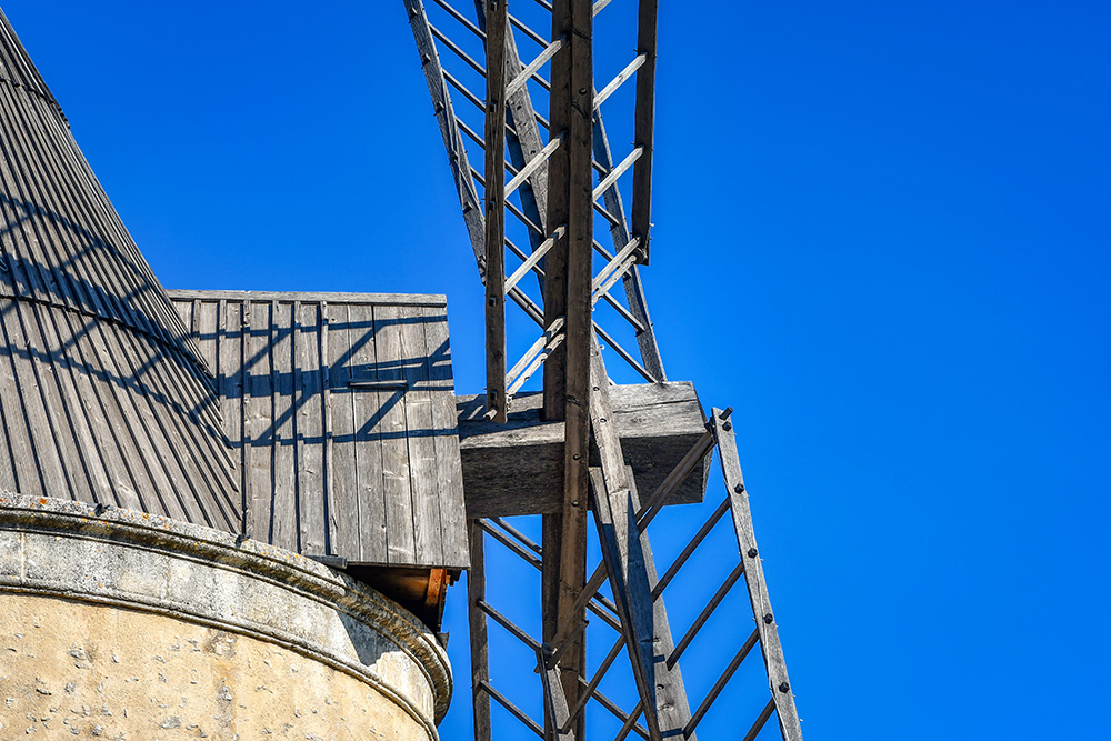 Joucas Windmill © French Moments