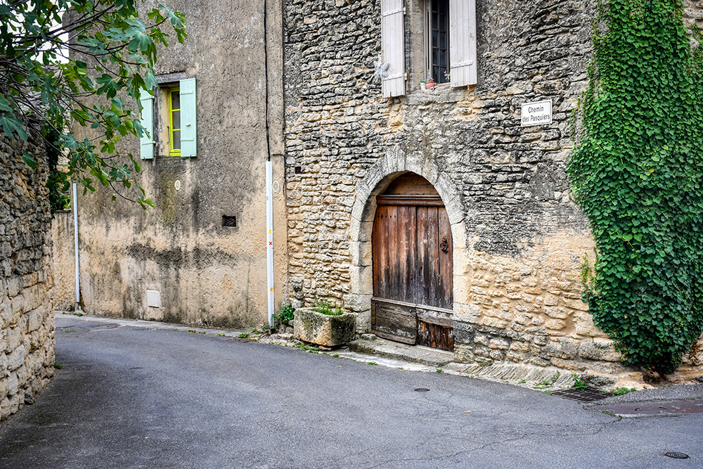 Cabrières d'Avignon - Chemin des Pasquiers © French Moments
