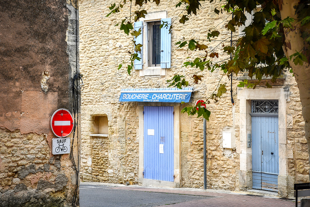 Cabrières d'Avignon - Grand Rue © French Moments