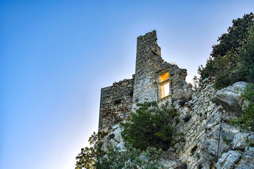 Castle of Oppède-le-Vieux © French Moments