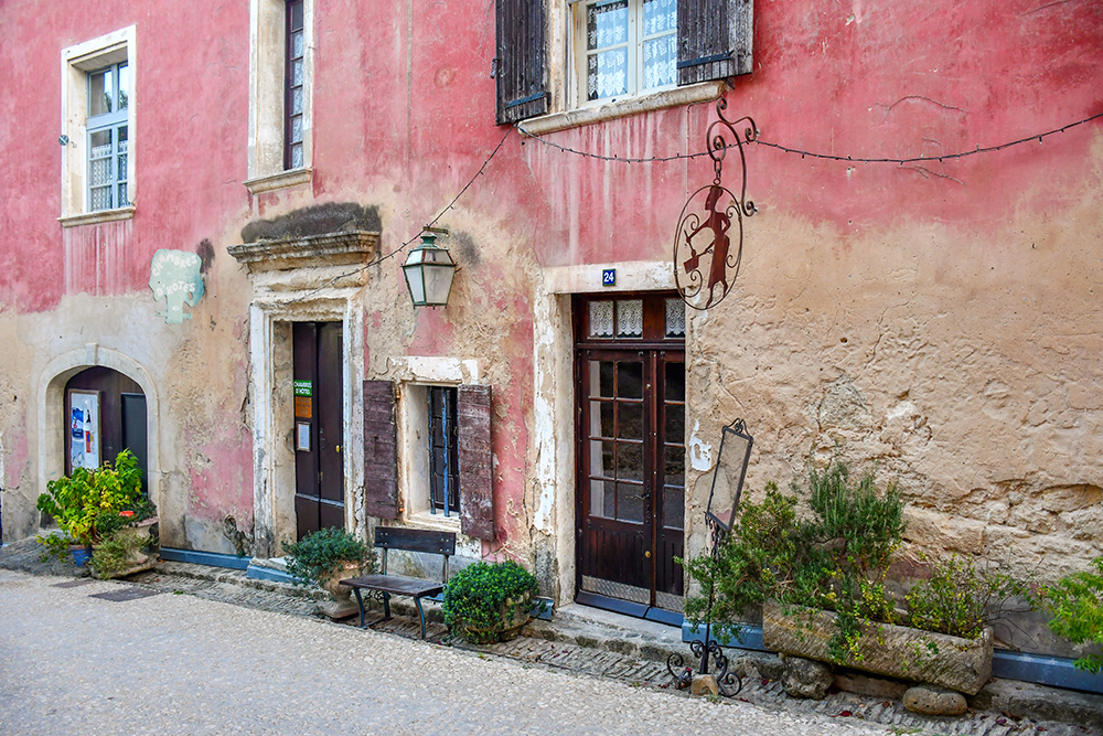 Rue de la Ferraille © French Moments