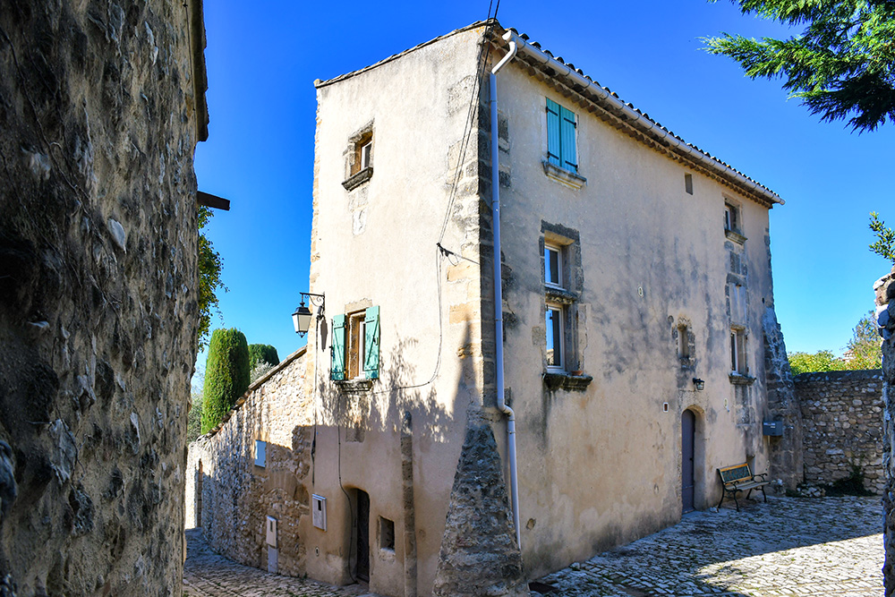 Rue de la Calade © French Moments