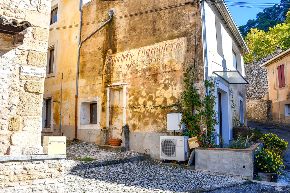 Rue du Docteur Mounier © French Moments