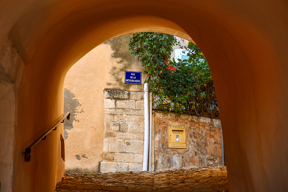 Vaulted Passage in Saint-Saturnin-lès-Apt © French Moments