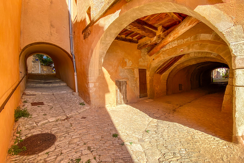 Vaulted Passages in Saint-Saturnin-lès-Apt © French Moments
