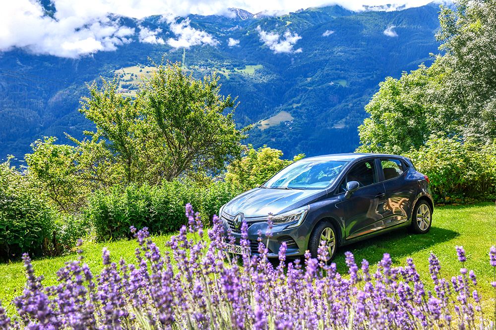 Renting a car in Annecy © French Moments