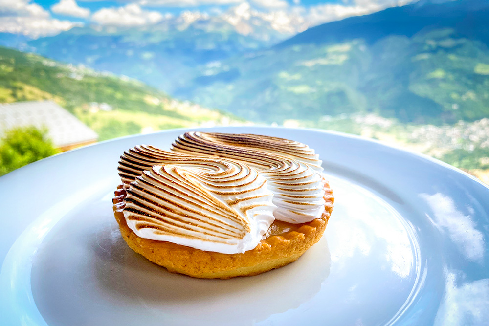 Lemon meringue tartelette © French Moments