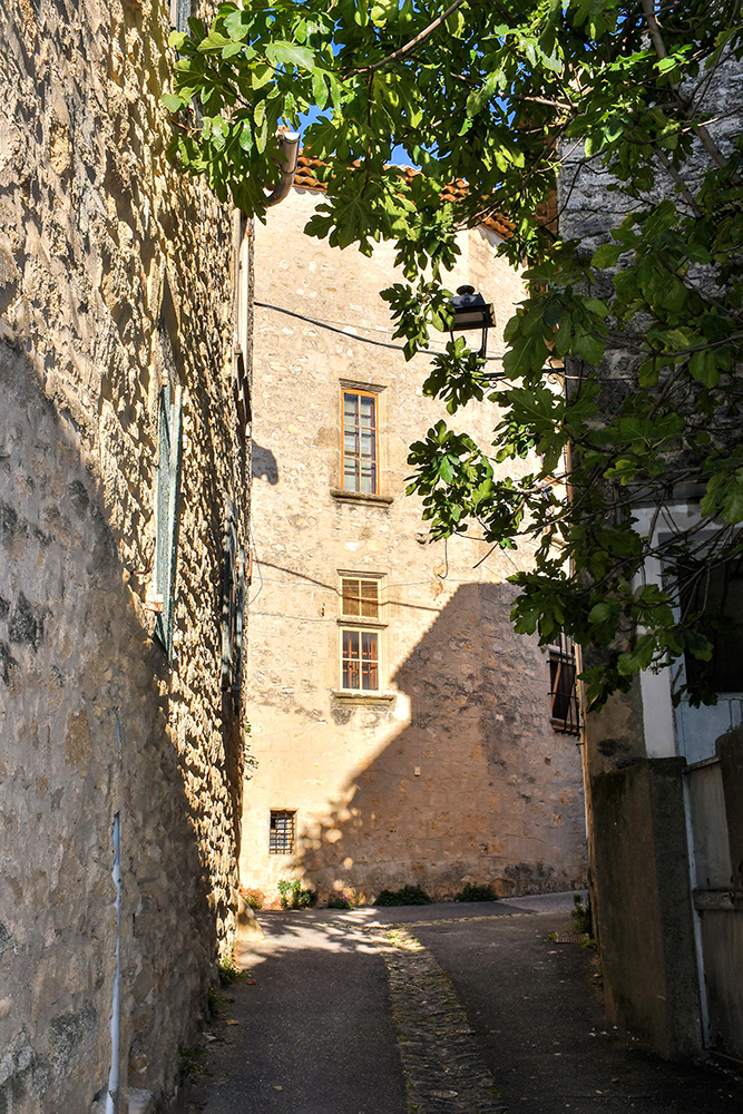 Rue de la Porte Neuve © French Moments