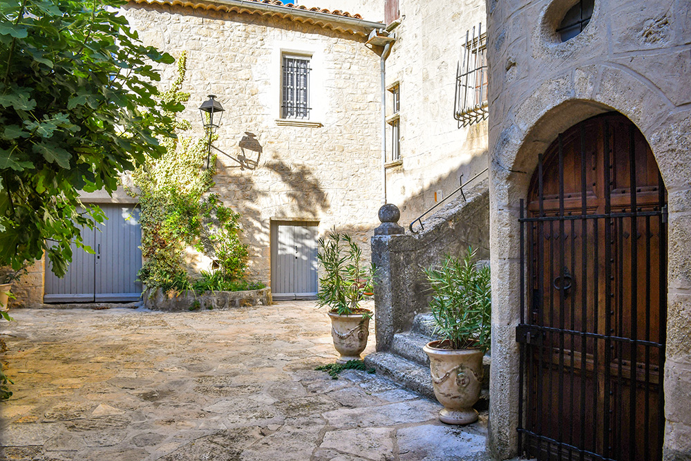 Hôtel Monier d’Arnaud of Viens © French Moments